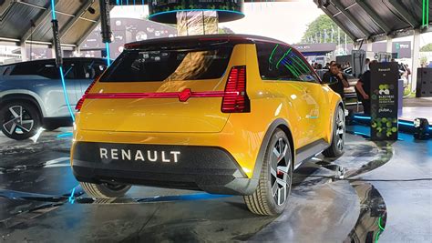 5 Alasan Mobil Listrik Renault Wajib Dimiliki di Tahun 2023 5 Alasan Mobil Listrik Renault Wajib Dimiliki di Tahun 2023