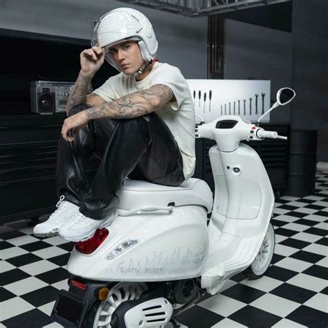 Justin Bieber x Vespa: Harga Skuter Limited Edition Ini Bikin Kantong Jebol! Cek 5 Faktanya! Justin Bieber x Vespa: Harga Skuter Limited Edition Ini Bikin Kantong Jebol! Cek 5 Faktanya!