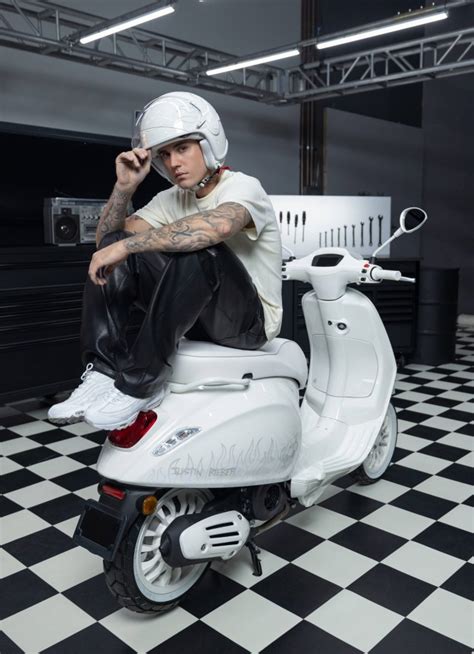 Justin Bieber x Vespa: Harga Skuter Limited Edition Ini Bikin Kantong Jebol! Cek 5 Faktanya! Justin Bieber x Vespa: Harga Skuter Limited Edition Ini Bikin Kantong Jebol! Cek 5 Faktanya!