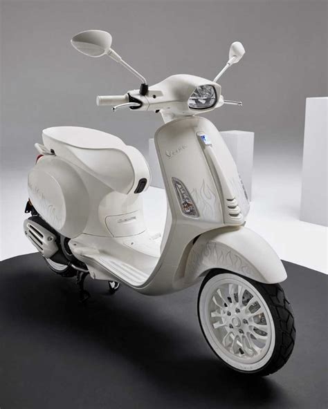 Justin Bieber x Vespa: Harga Skuter Limited Edition Ini Bikin Kantong Jebol! Cek 5 Faktanya! Justin Bieber x Vespa: Harga Skuter Limited Edition Ini Bikin Kantong Jebol! Cek 5 Faktanya!