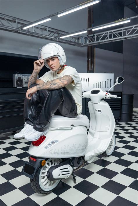 Justin Bieber x Vespa: Harga Skuter Limited Edition Ini Bikin Kantong Jebol! Cek 5 Faktanya! Justin Bieber x Vespa: Harga Skuter Limited Edition Ini Bikin Kantong Jebol! Cek 5 Faktanya!